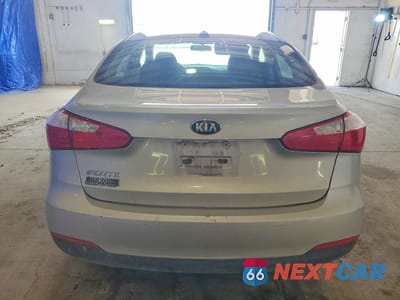 Zdjęcie 6 z 12 samochodu: 2016 KIA FORTE LX VIN:KNAFK4A67G5596524 - miniatura