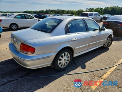 Trzecie zdjęcie samochodu z tyłu: 2005 HYUNDAI SONATA GLS VIN:KMHWF35HX5A106297 - miniatura
