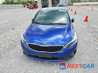 Piąte zdjęcie samochodu w środku: 2018 KIA FORTE LX VIN:3KPFK4A78JE181588 - miniatura