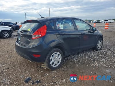 Trzecie zdjęcie samochodu z tyłu: 2013 FORD FIESTA SE VIN:3FADP4EJ9DM142488 - miniatura