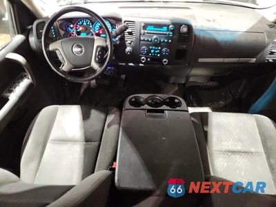 Zdjęcie 8 z 11 samochodu: 2009 GMC SIERRA K1500 VIN:3GTEK13M29G249977 - miniatura