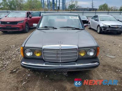 Piąte zdjęcie samochodu w środku: 1985 MERCEDES-BENZ 300 DT VIN:WDBAB33C2FA192156 - miniatura