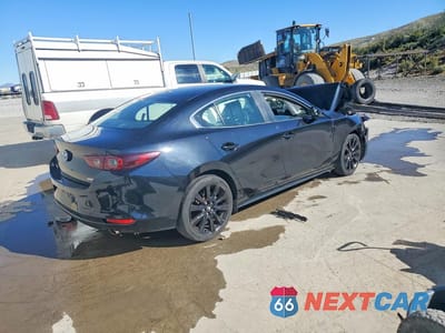 Trzecie zdjęcie samochodu z tyłu: 2024 MAZDA 3 SELECT SPORT VIN:3MZBPABM4RM428252 - miniatura