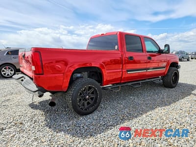 Trzecie zdjęcie samochodu z tyłu: 2006 CHEVROLET SILVERADO K2500 HEAVY DUTY VIN:1GCHK23D26F267766 - miniatura