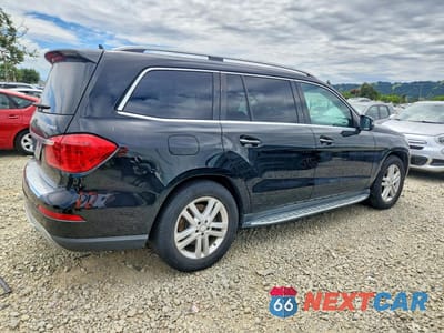 Trzecie zdjęcie samochodu z tyłu: 2015 MERCEDES-BENZ GL 450 4MATIC VIN:4JGDF6EE9FA501944 - miniatura