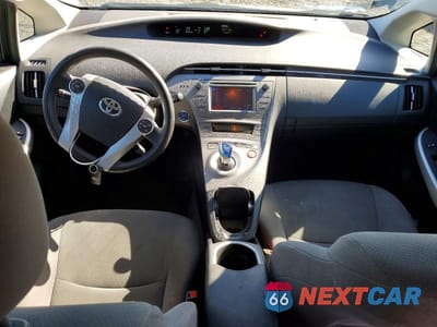 Zdjęcie 8 z 12 samochodu: 2014 TOYOTA PRIUS THREE VIN:JTDKN3DU2E0369202 - miniatura