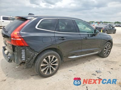 Trzecie zdjęcie samochodu z tyłu: 2023 VOLVO XC60 PLUS VIN:YV4L12RN1P1391021 - miniatura