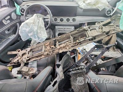 Zdjęcie 8 z 12 samochodu: 2021 MERCEDES-BENZ E AMG 53 4MATIC VIN:W1KZF6BB9MA886414 - miniatura