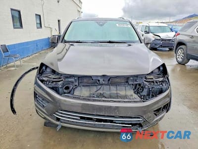 Piąte zdjęcie samochodu w środku: 2016 VOLKSWAGEN TOUAREG SPORT VIN:WVGEF9BP6GD012879 - miniatura