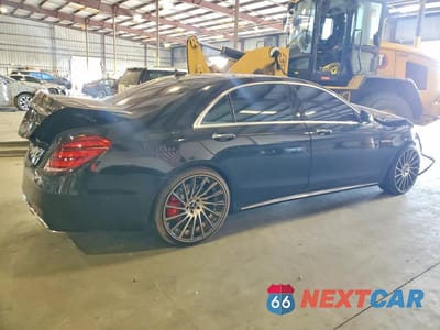 Trzecie zdjęcie samochodu z tyłu: 2018 MERCEDES-BENZ S 63 AMG 4MATIC VIN:WDDUG8JB5JA384631 - miniatura
