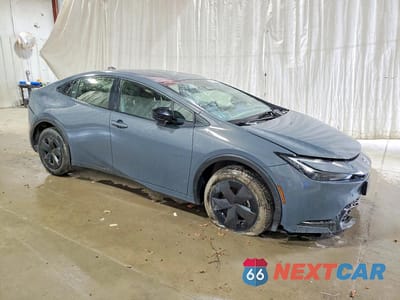 Czwarte zdjęcie samochodu z boku: 2025 TOYOTA PRIUS LE VIN:JTDACAAU9S3060783 - miniatura