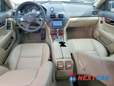 Zdjęcie 8 z 11 samochodu: 2010 MERCEDES-BENZ C 300 VIN:WDDGF5EB4AR127986 - miniatura