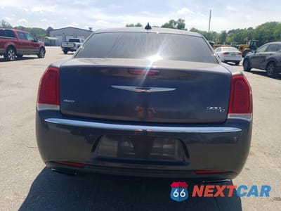 Zdjęcie 6 z 12 samochodu: 2016 CHRYSLER 300C VIN:2C3CCAKG7GH261771 - miniatura