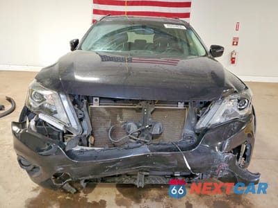 Piąte zdjęcie samochodu w środku: 2019 NISSAN PATHFINDER SV VIN:5N1DR2MM4KC629645 - miniatura