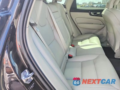 Zdjęcie 11 z 13 samochodu: 2018 VOLVO XC60 T5 MOMENTUM VIN:YV4102RKXJ1062986 - miniatura