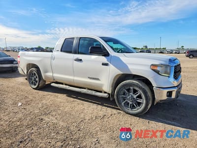 Czwarte zdjęcie samochodu z boku: 2020 TOYOTA TUNDRA SR5 VIN:5TFRY5F12LX266659 - miniatura