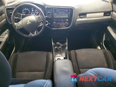 Zdjęcie 8 z 14 samochodu: 2017 MITSUBISHI OUTLANDER ES VIN:JA4AD2A37HZ000804 - miniatura