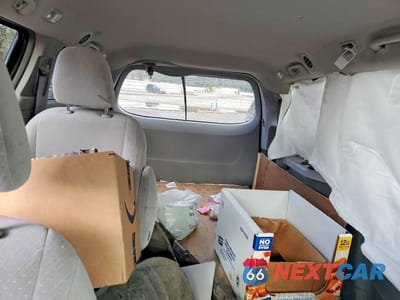 Zdjęcie 10 z 13 samochodu: 2018 TOYOTA SIENNA LE VIN:5TDKZ3DC0JS949194 - miniatura