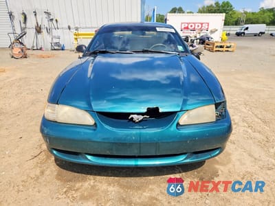 Piąte zdjęcie samochodu w środku: 1998 FORD MUSTANG VIN:1FAFP4042WF242221 - miniatura