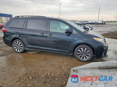 Czwarte zdjęcie samochodu z boku: 2018 TOYOTA SIENNA XLE 7-PASSENGER VIN:5TDDZ3DC8JS191033 - miniatura