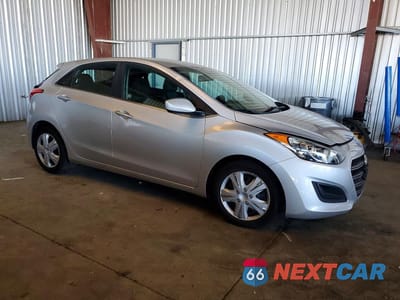 Czwarte zdjęcie samochodu z boku: 2017 HYUNDAI ELANTRA GT BASE VIN:KMHD35LH2HU360703 - miniatura