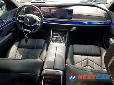 Zdjęcie 8 z 12 samochodu: 2025 BMW I7 EDRIVE50 VIN:WBY43EJ06SCU88715 - miniatura