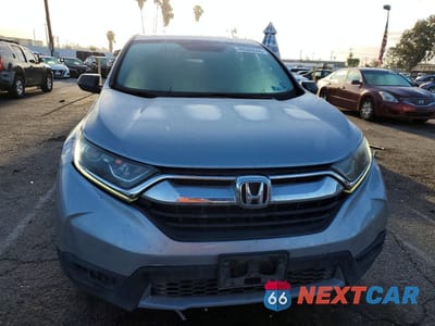 Piąte zdjęcie samochodu w środku: 2018 HONDA CR-V LX VIN:2HKRW5H38JH415444 - miniatura
