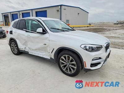 Czwarte zdjęcie samochodu z boku: 2019 BMW X3 XDRIVE30I VIN:5UXTR9C57KLE20257 - miniatura
