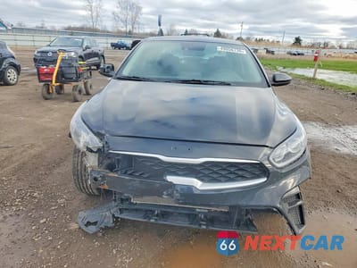 Piąte zdjęcie samochodu w środku: 2019 KIA FORTE LXS VIN:3KPF24AD8KE008967 - miniatura