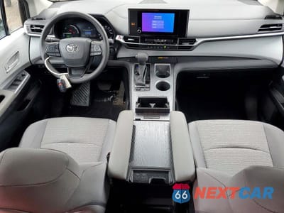 Zdjęcie 8 z 13 samochodu: 2025 TOYOTA SIENNA LE VIN:5TDKRKEC0SS233471 - miniatura