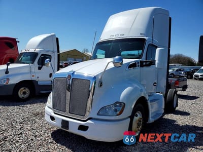 Drugie zdjęcie samochodu z przodu: 2014 KENWORTH T680 SEMI TRUCK VIN:1XKYA48X4EJ403204 - miniatura