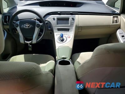 Zdjęcie 8 z 13 samochodu: 2012 TOYOTA PRIUS TWO VIN:JTDKN3DU2C5399512 - miniatura