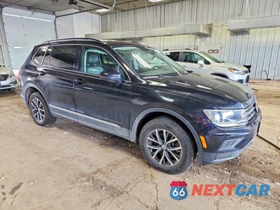 Czwarte zdjęcie samochodu z boku: 2020 VOLKSWAGEN TIGUAN SE VIN:3VV2B7AX8LM092131 - miniatura