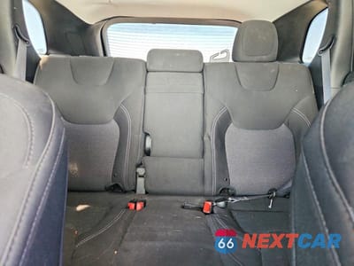 Zdjęcie 10 z 12 samochodu: 2019 JEEP CHEROKEE LATITUDE VIN:1C4PJLCB0KD348788 - miniatura