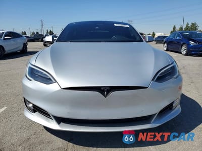 Piąte zdjęcie samochodu w środku: 2017 TESLA MODEL S VIN:5YJSA1E16HF196150 - miniatura