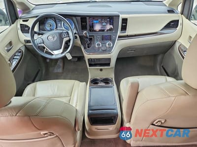 Zdjęcie 8 z 13 samochodu: 2017 TOYOTA SIENNA XLE 8-PASSENGER VIN:5TDYZ3DC3HS821214 - miniatura
