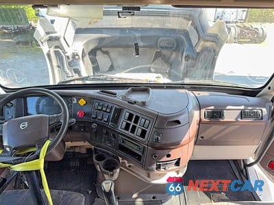 Zdjęcie 9 z 10 samochodu: 2014 VOLVO VN VNL VIN:4V4NC9EH2EN152537 - miniatura