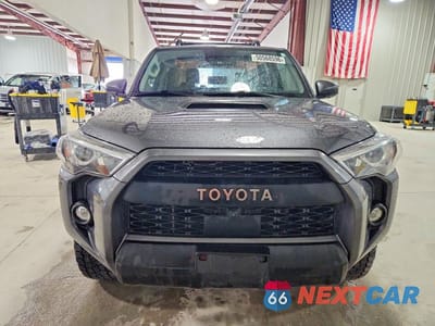 Piąte zdjęcie samochodu w środku: 2022 TOYOTA 4RUNNER TRD PRO VIN:JTELU5JR4N6084920 - miniatura