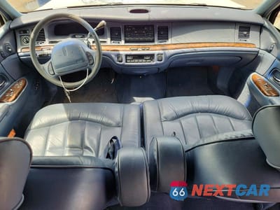 Zdjęcie 8 z 12 samochodu: 1997 LINCOLN TOWN CAR EXECUTIVE VIN:1LNLM81W7VY668840 - miniatura
