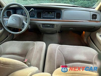 Zdjęcie 9 z 10 samochodu: 2001 FORD CROWN VICTORIA LX VIN:2FAFP74W41X162882 - miniatura
