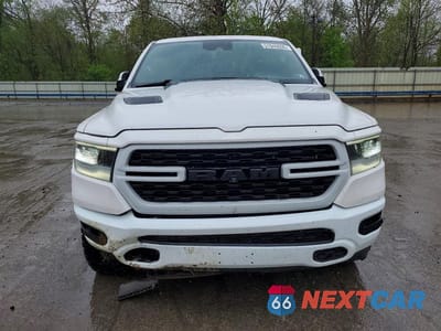 Piąte zdjęcie samochodu w środku: 2021 RAM 1500 SPORT VIN:1C6SRFVT2MN516848 - miniatura