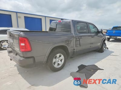 Trzecie zdjęcie samochodu z tyłu: 2025 RAM 1500 BIG HORN VIN:3C6RRFFG5S4152786 - miniatura