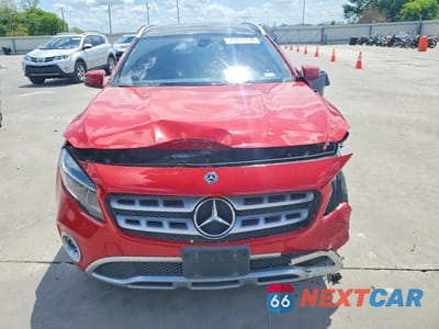 Piąte zdjęcie samochodu w środku: 2018 MERCEDES-BENZ GLA 250 4MATIC VIN:WDCTG4GB8JJ468779 - miniatura