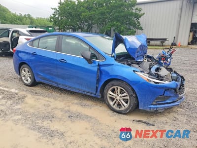 Czwarte zdjęcie samochodu z boku: 2017 CHEVROLET CRUZE LT VIN:3G1BE5SM3HS556842 - miniatura