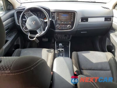 Zdjęcie 8 z 13 samochodu: 2017 MITSUBISHI OUTLANDER SE VIN:JA4AZ3A36HZ050844 - miniatura