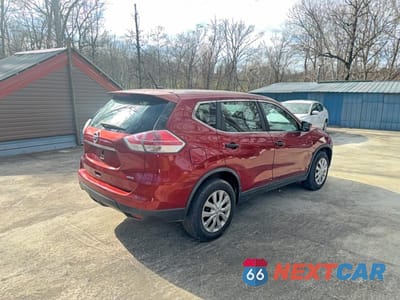 Czwarte zdjęcie samochodu z boku: 2016 NISSAN ROGUE S VIN:KNMAT2MV5GP690360 - miniatura