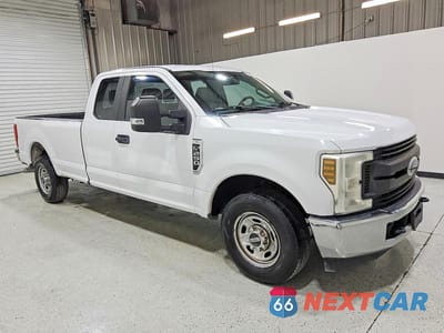 Czwarte zdjęcie samochodu z boku: 2018 FORD F250 SUPER DUTY VIN:1FT7X2A6XJEB98034 - miniatura