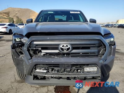 Piąte zdjęcie samochodu w środku: 2025 TOYOTA TACOMA SR5 VIN:3TMKB5FN9SM035025 - miniatura