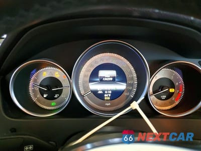 Zdjęcie 9 z 12 samochodu: 2013 MERCEDES-BENZ C 350 VIN:WDDGF5HB1DR254162 - miniatura