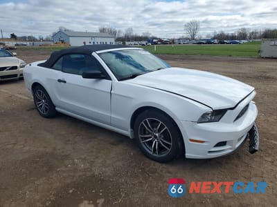 Czwarte zdjęcie samochodu z boku: 2014 FORD MUSTANG VIN:1ZVBP8EM5E5275689 - miniatura